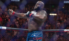 Главный бой турнира UFC обернулся нокаутом за 38 секунд. Видео