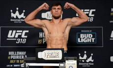 Казахстанский боец прошел взвешивание перед поединком в UFC