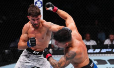 Скандальный казахстанец выиграл первый бой в UFC