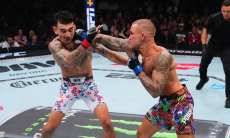 Видео полного боя Макс Холлоуэй — Дастин Порье с кровавой рубкой за титул на UFC 318