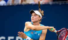 Елена Рыбакина с быстрой победы стартовала на турнире за пять миллионов долларов