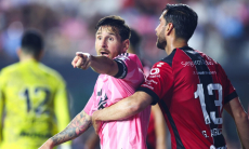 Месси дал пощечину игроку во время матча. Видео