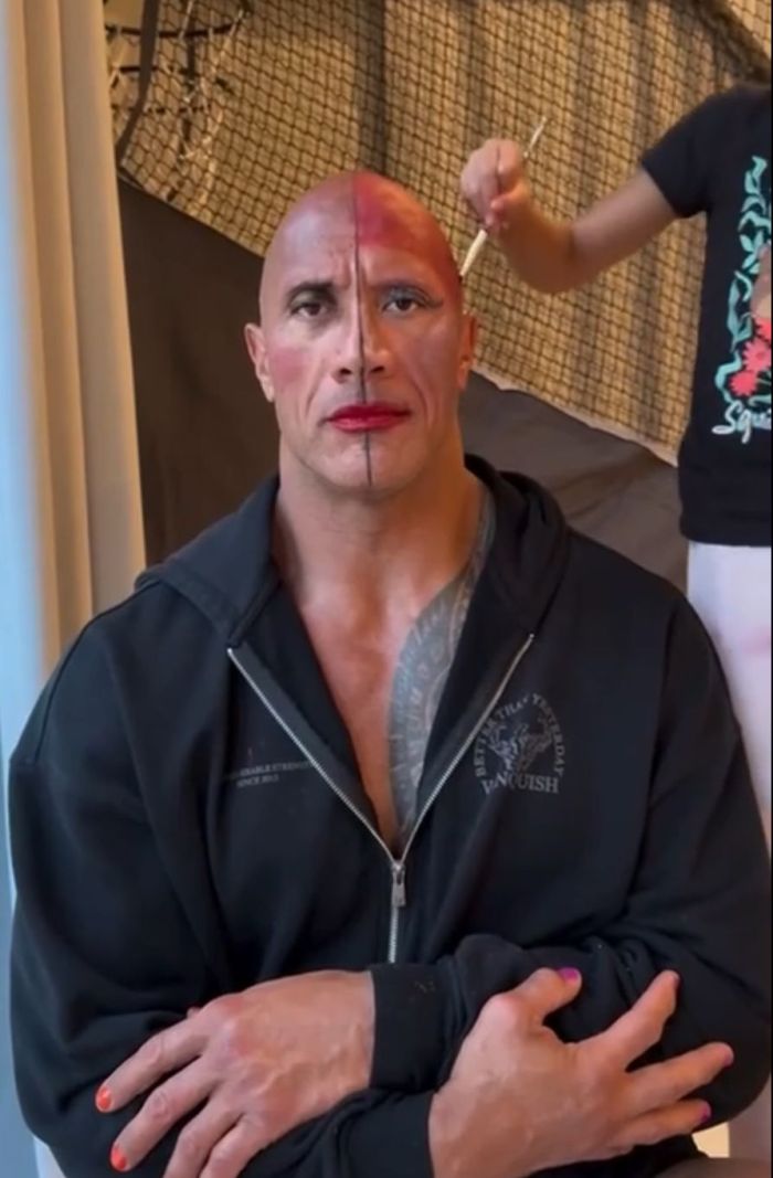 Дуэйн Джонсон показал макияж, который ему сделали дочери. Фото