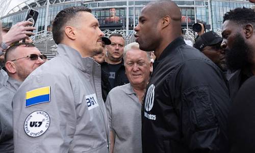 То, что сделал Усик с флагом Украины перед реваншем с Дюбуа, озадачило сеть. Фото