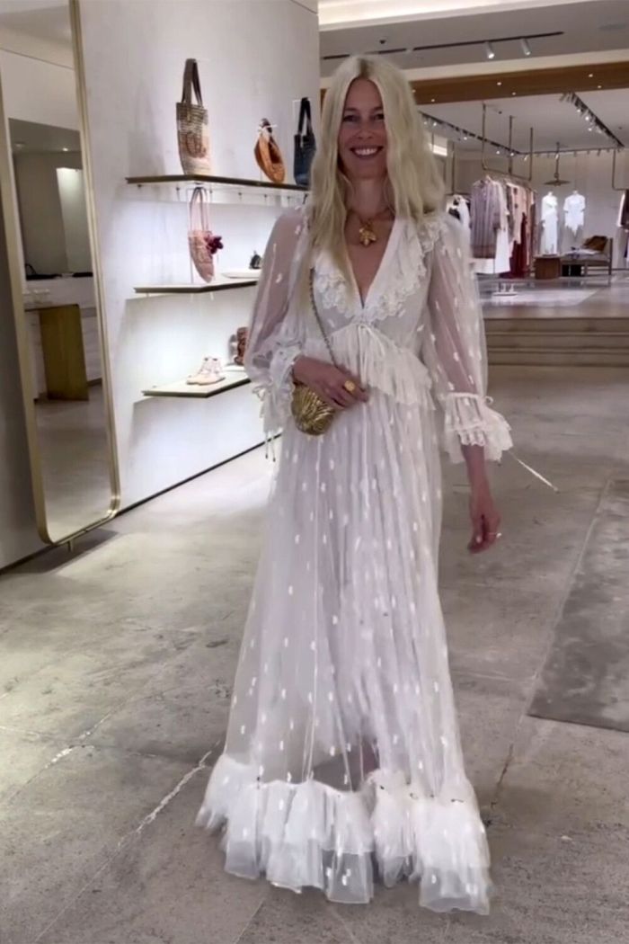 Царевна-лебедь. Клаудия Шиффер предстала в роскошном наряде