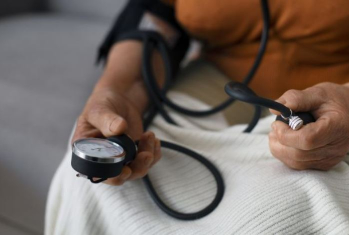 Эта простая привычка помогает бороться с гипертонией