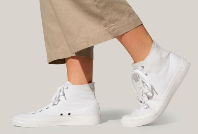 Названа самая вредная летняя обувь для стоп