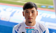 Казахстанский футболист из Испании подписал контракт с пятикратным чемпионом