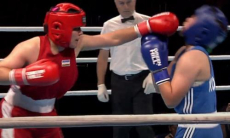 Нокаутом завершился бой Узбекистана за медаль на историческом ЧА-2025 по боксу. Видео