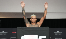 Чарльз Оливейра прокомментировал бой с уроженцем Казахстана в UFC