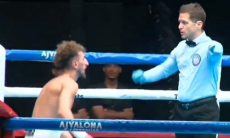 Двукратный призер Олимпиады улетел в нокдаун и проиграл впервые в карьере. Видео