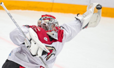 Хоккеист «Авангарда» сделал фото с первой ракеткой Казахстана