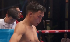 Кровавой битвой с нокдауном обернулся бой казахстанского профи. Видео