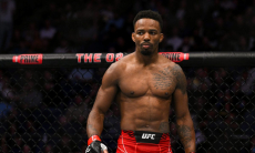 На UFC 319 оформили второй кряду убойный нокаут перед боем Хамзата Чимаева. Видео