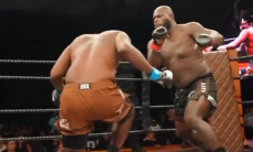 Выступавший в UFC боец жёстким нокаутом взял титул в грязном боксе. Видео