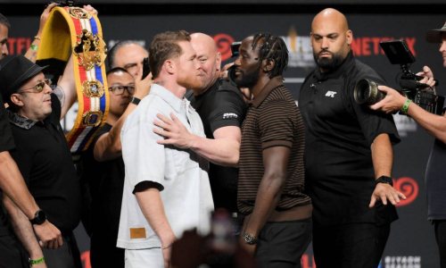 Бивол оценил шансы Кроуфорда победить «Канело»