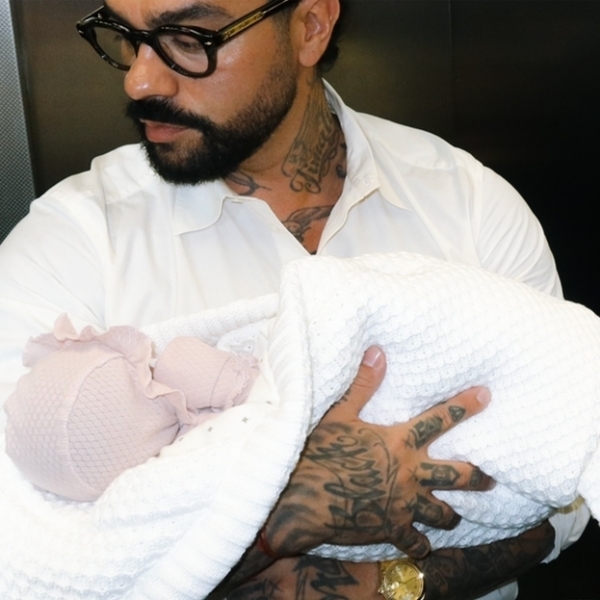 Тимати показал новорожденную дочь и раскрыл ее имя