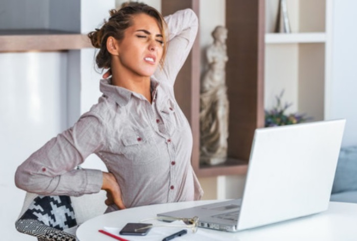 Врачи предупреждают — эти привычки разрушают позвоночник