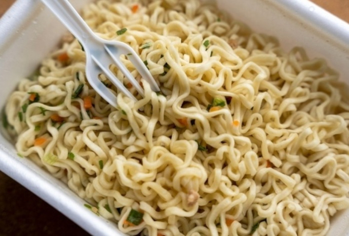 Как превратить лапшу быстрого приготовления в «нормальную» еду — есть один способ