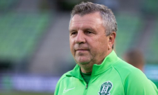 Самый успешный в Европе тренер из Казахстана официально покинул титулованный клуб