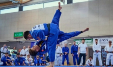 Елдос Сметов ошарашил дзюдоиста из Европы мощным броском. Видео