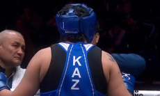 Казахстан разгромили в бою за финал исторического чемпионата мира по боксу