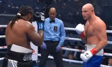 Видео полного боя Ивана Дычко в андеркарде «Канело» — Кроуфорд