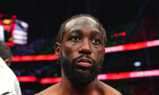 Казахстанский нокаутер «поймал» Кроуфорда после боя с «Канело». Видео