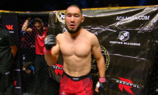 Казахстанский боец пережил нокдаун и выиграл главный поединок в престижной лиге