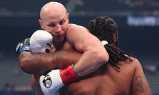 Бой казахстанского спарринг-партнёра Фьюри и Уайлдера назвали «скучнейшим зрелищем»