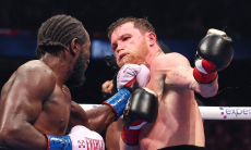 Экс-чемпион мира из Узбекистана отреагировал на победу Кроуфорда над «Канело»