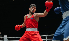 Тренер объяснил разгром титулованного казахстанского боксера от узбекистанца на ЧМ-2025