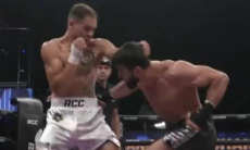 Победивший Алимханулы казахстанец побывал в нокдауне и проиграл бой. Видео