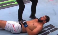 Глухим и быстрым нокаутом закончился главный бой турнира UFC. Видео