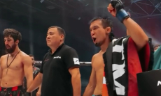 Казахстанский боец провел второй поединок за месяц и победил звезду ММА. Видео