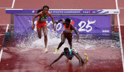 Казахстанская легкоатлетка упала перед финишем и упустила медаль чемпионата мира