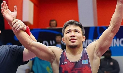 Топовый казахстанский борец с яркого камбэка стартовал на ЧМ-2025