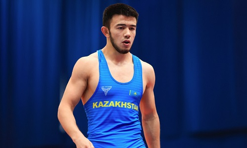 Казахстанец сразился с олимпийским чемпионом на ЧМ-2025 по борьбе