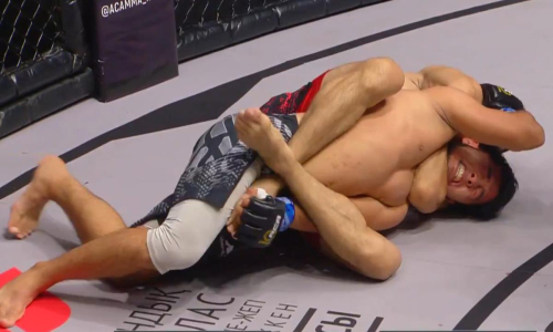 Казахстанский боец финишировал непобежденного узбекистанца в первом раунде. Видео