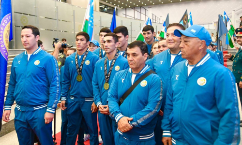 Сборную Узбекистана встретили в Ташкенте после поражения Казахстану на ЧМ-2025 по боксу