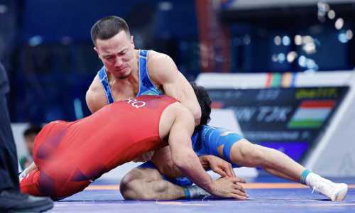 Казахстан и Узбекистан проведут схватку за «золото» ЧМ-2025 по борьбе