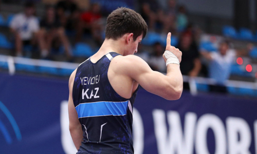 Двое казахстанских «классиков» вышли в четвертьфинал ЧМ-2025 по борьбе