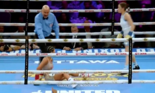 Сенсационным нокаутом в первом раунде обернулся бой за три титула чемпиона мира. Видео