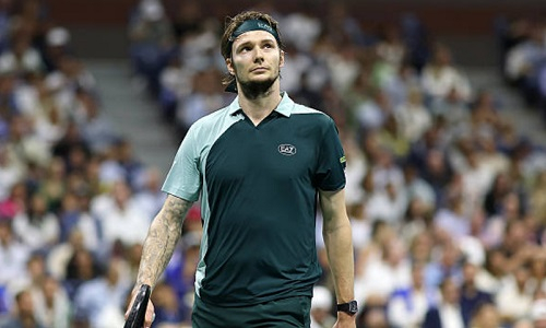 Разгромом за 55 минут обернулся матч Александра Бублика за полуфинал турнира в Китае