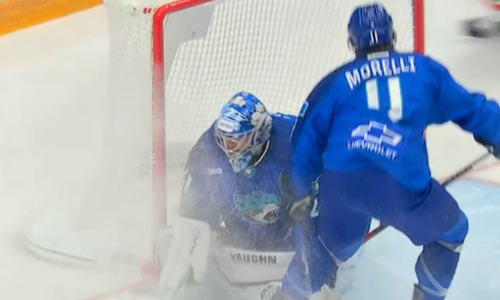 Новый вратарь «Барыса» пропустил на 14-й секунде дебютного матча в КХЛ. Видео