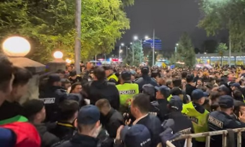 Давка возникла возле стадиона перед матчем «Кайрат» — «Реал». Видео