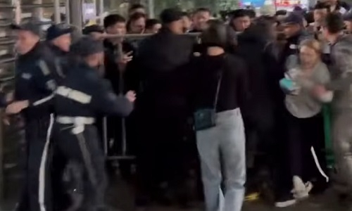 Фанаты попытались прорваться на стадион во время матча «Кайрат» — «Реал». Видео