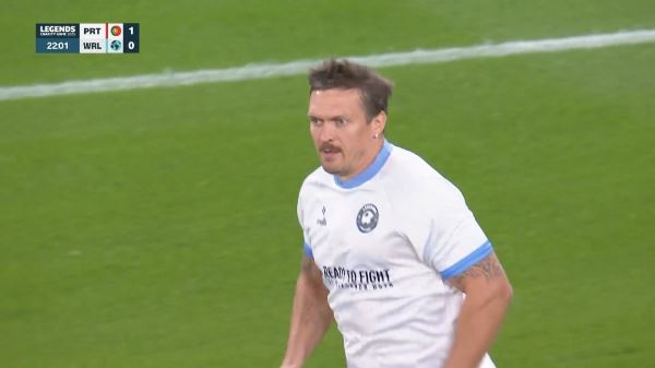 Александр Усик сыграл за сборную мира в футбольном матче