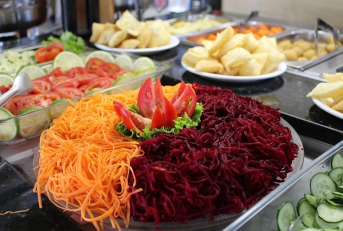 Малышева назвала защищающий от проблем с сердцем и улучшающий потенцию салат