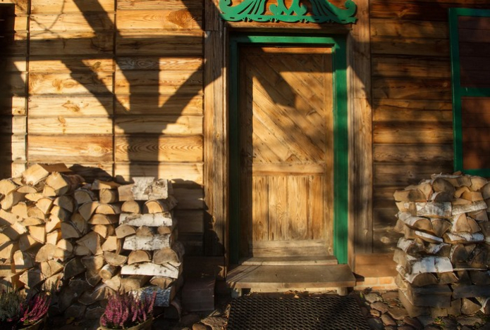 Почему нельзя строить баню рядом с домом — ошибка, за которую придется дорого заплатить